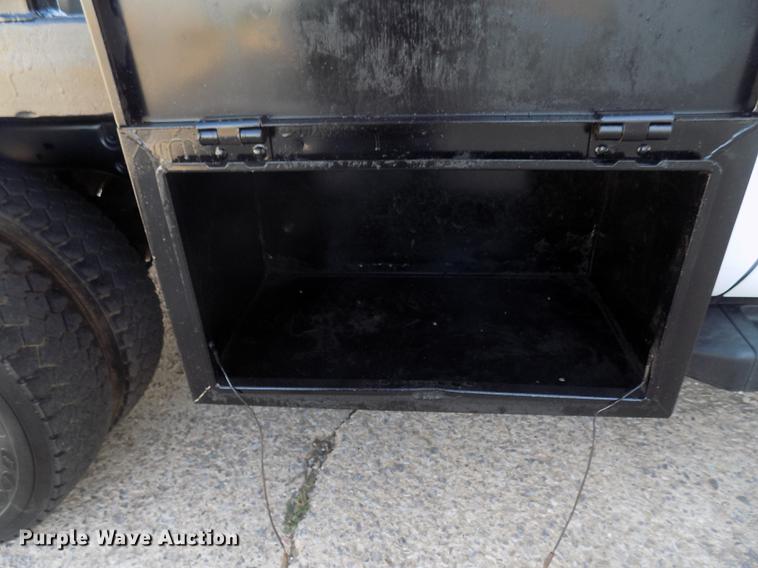 image for item DD3531 2011 Ford F450 Super Duty Crew Cab flatbed truck