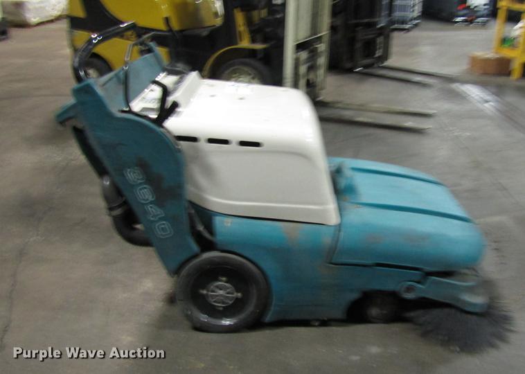 image for item DD3861 Tennant 3640 sweeper