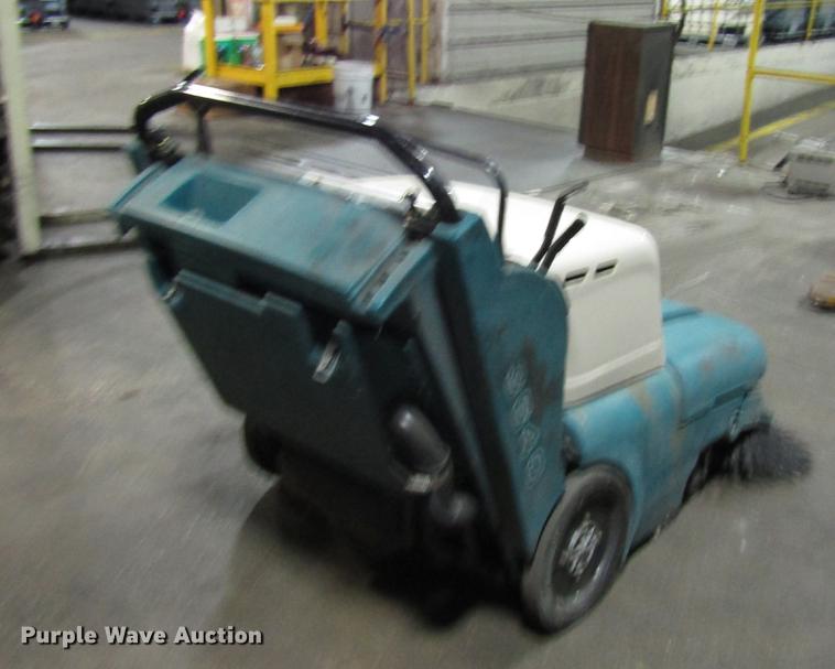 image for item DD3861 Tennant 3640 sweeper