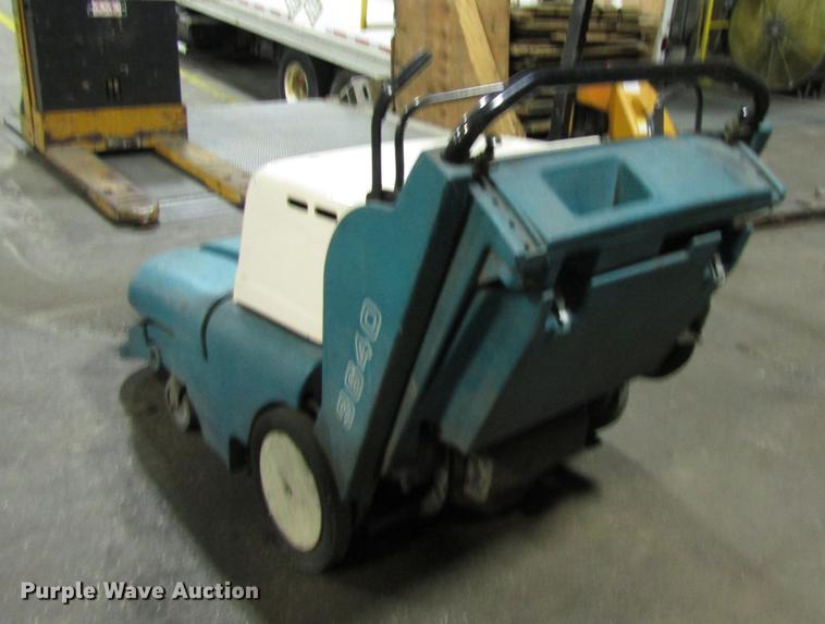 image for item DD3861 Tennant 3640 sweeper