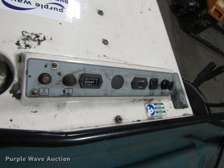 image for item DD3861 Tennant 3640 sweeper