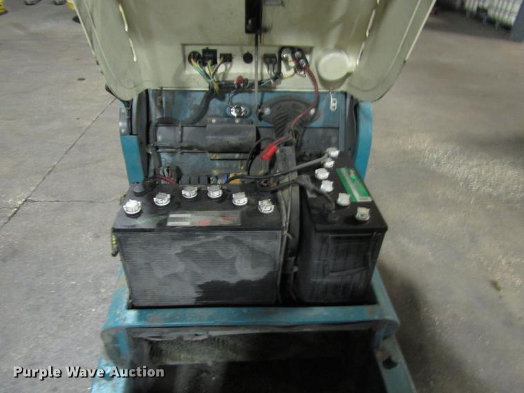 image for item DD3861 Tennant 3640 sweeper