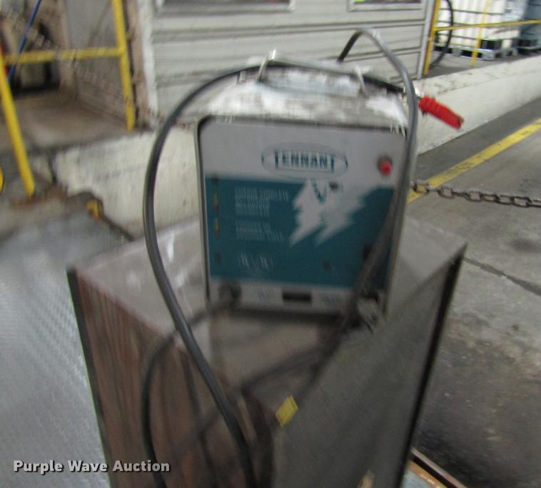 image for item DD3861 Tennant 3640 sweeper