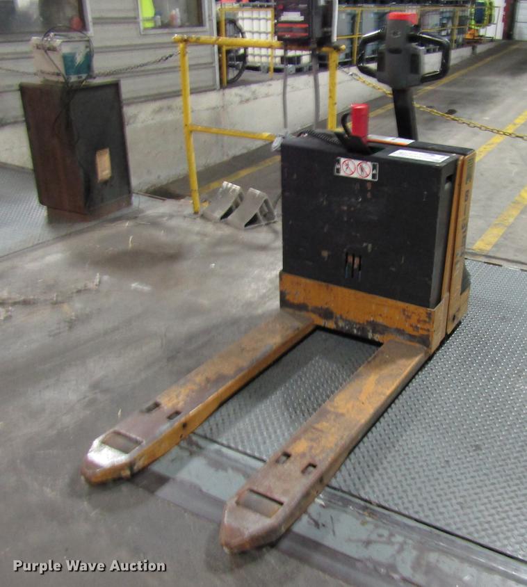 image for item DD3862 Big Joe WPT452745S pallet jack
