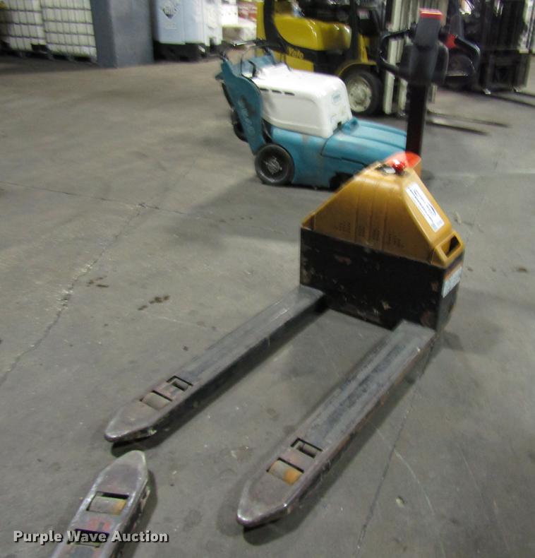 image for item DD3863 (2) pallet jacks