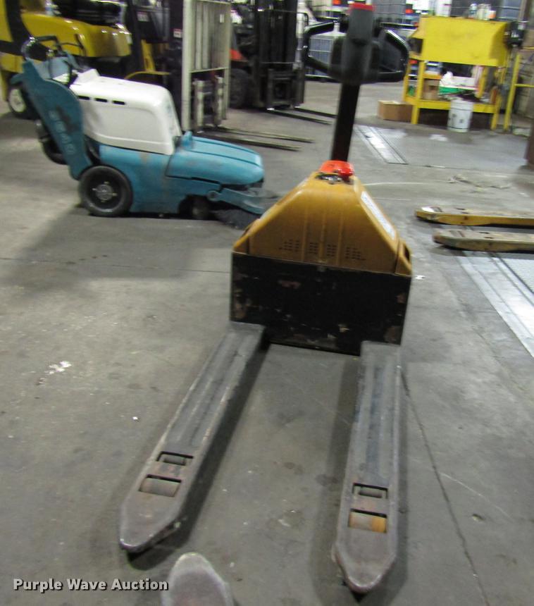 image for item DD3863 (2) pallet jacks