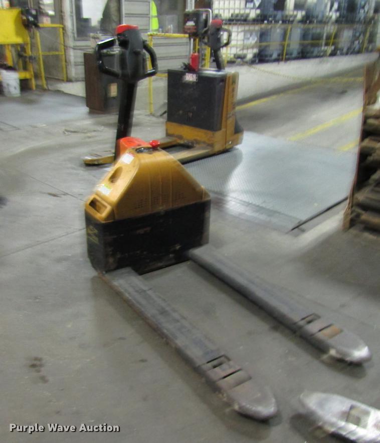 image for item DD3863 (2) pallet jacks