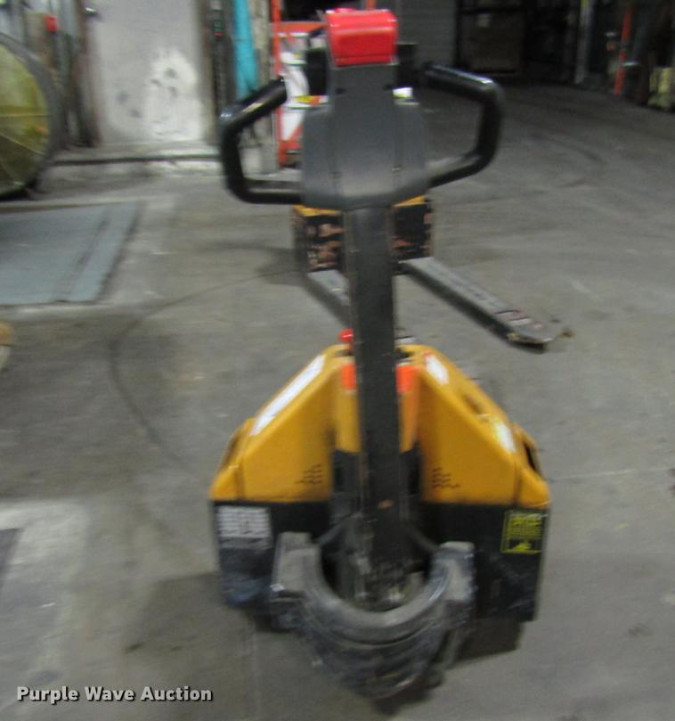 image for item DD3863 (2) pallet jacks
