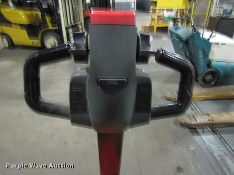 image for item DD3863 (2) pallet jacks