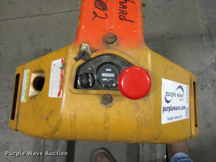 image for item DD3863 (2) pallet jacks