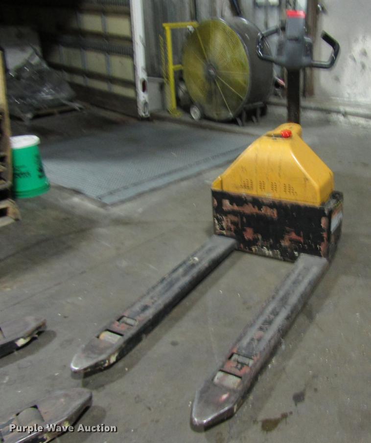 image for item DD3863 (2) pallet jacks