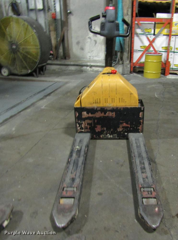 image for item DD3863 (2) pallet jacks