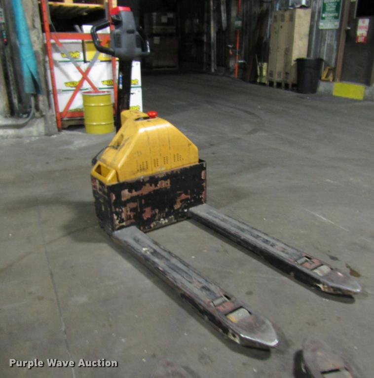 image for item DD3863 (2) pallet jacks
