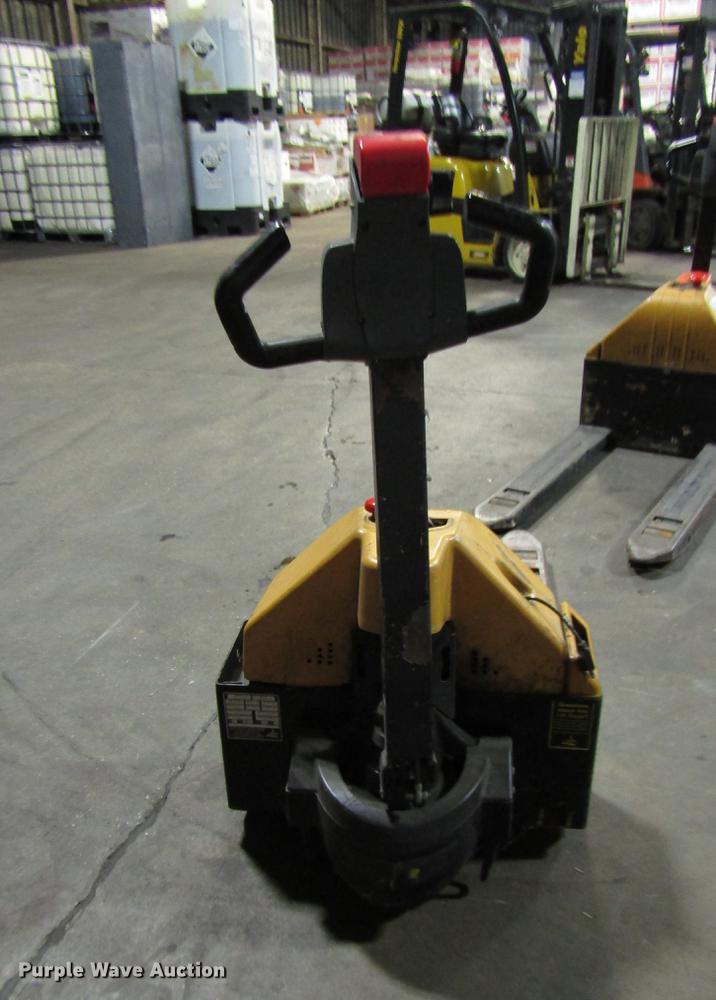 image for item DD3863 (2) pallet jacks