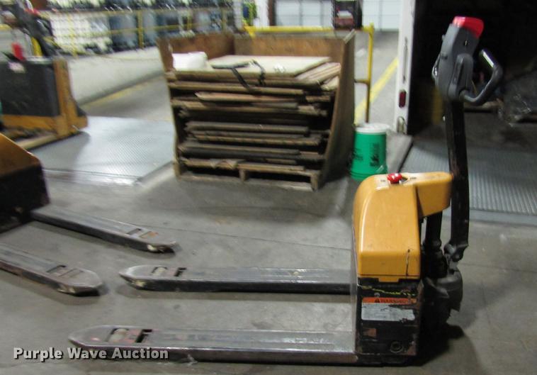image for item DD3863 (2) pallet jacks