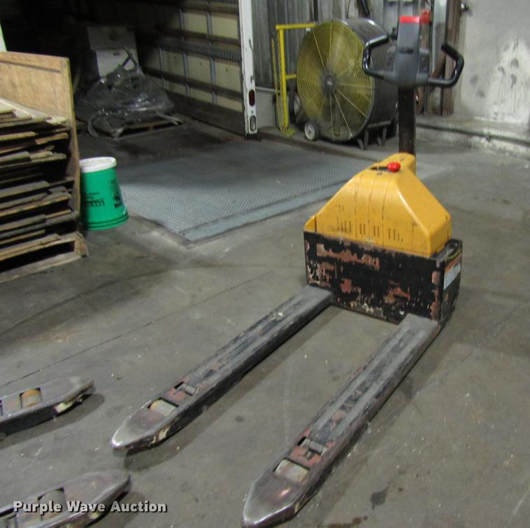 image for item DD3863 (2) pallet jacks