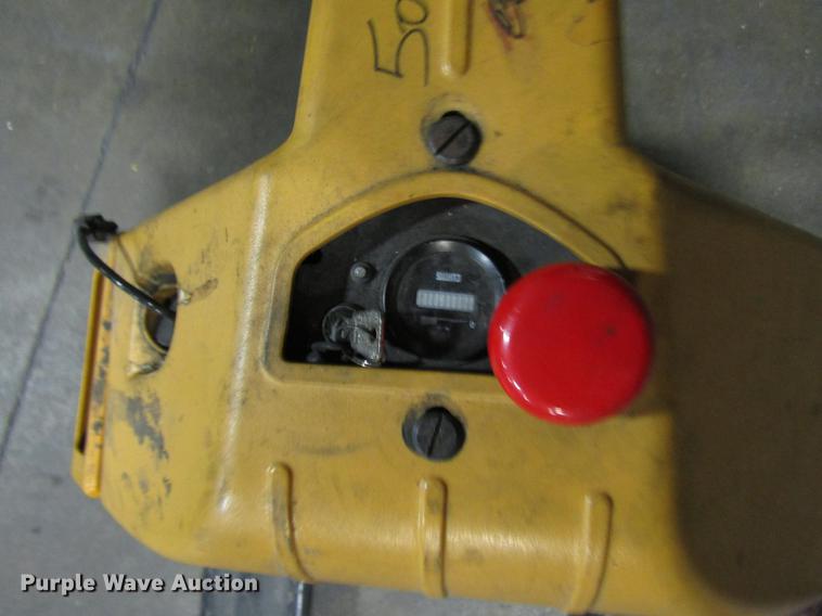 image for item DD3863 (2) pallet jacks