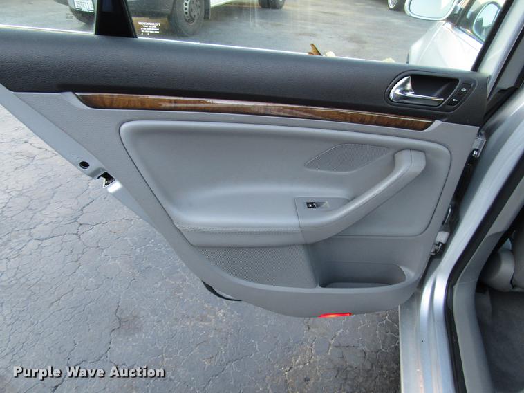 image for item DD3880 2005 Volkswagen New Jetta