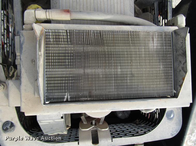 image for item DD3901 2001 Toro Dingo TX420 compact utility loader