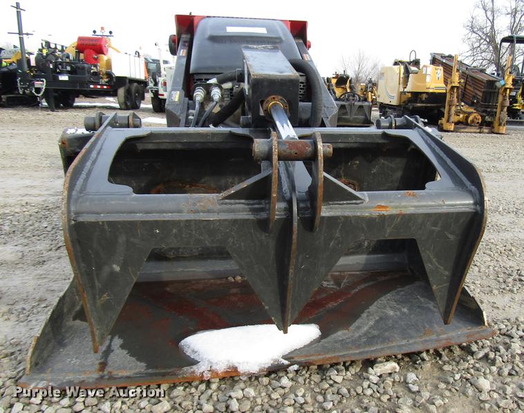 image for item DD3901 2001 Toro Dingo TX420 compact utility loader