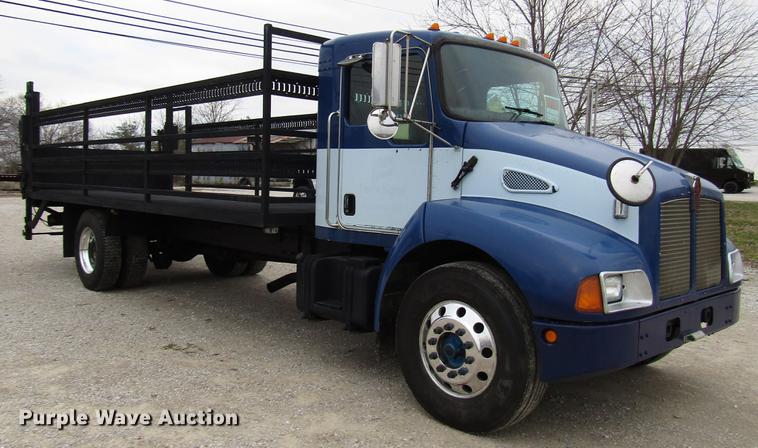 image for item DD3921 2003 Kenworth T300 flatbed truck