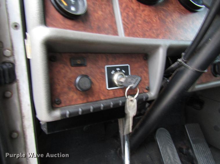 image for item DD3921 2003 Kenworth T300 flatbed truck