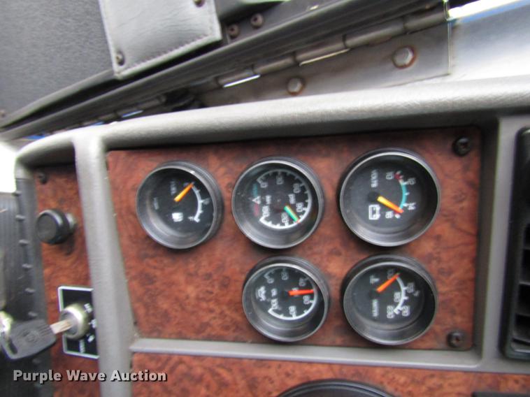 image for item DD3921 2003 Kenworth T300 flatbed truck