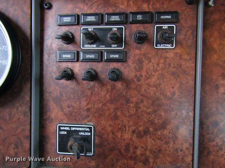 image for item DD3921 2003 Kenworth T300 flatbed truck