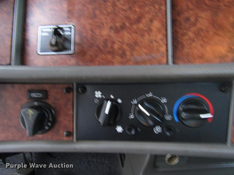 image for item DD3921 2003 Kenworth T300 flatbed truck