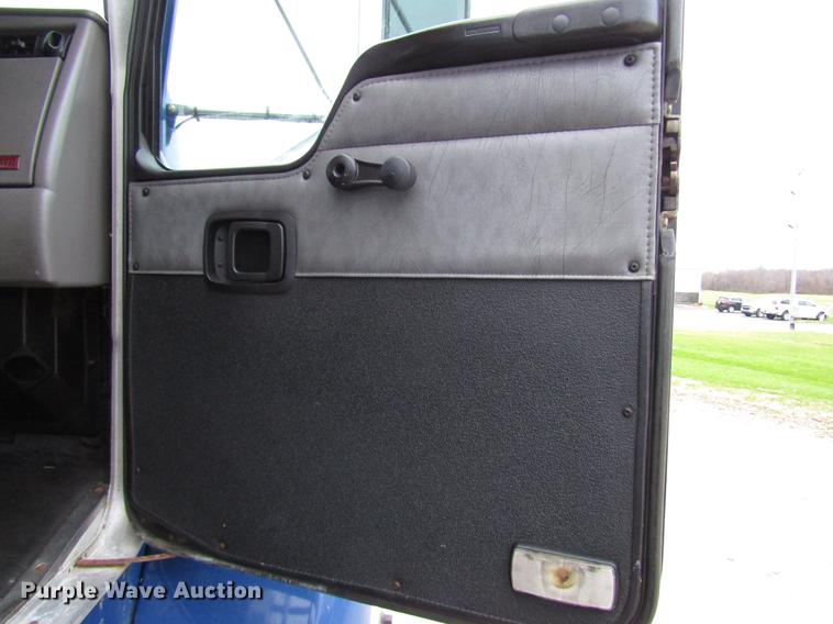 image for item DD3921 2003 Kenworth T300 flatbed truck