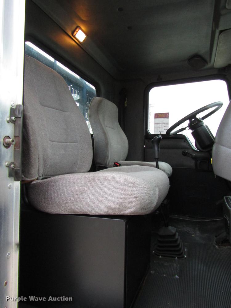 image for item DD3921 2003 Kenworth T300 flatbed truck