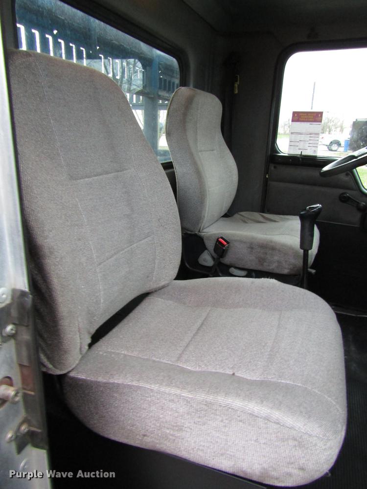 image for item DD3921 2003 Kenworth T300 flatbed truck