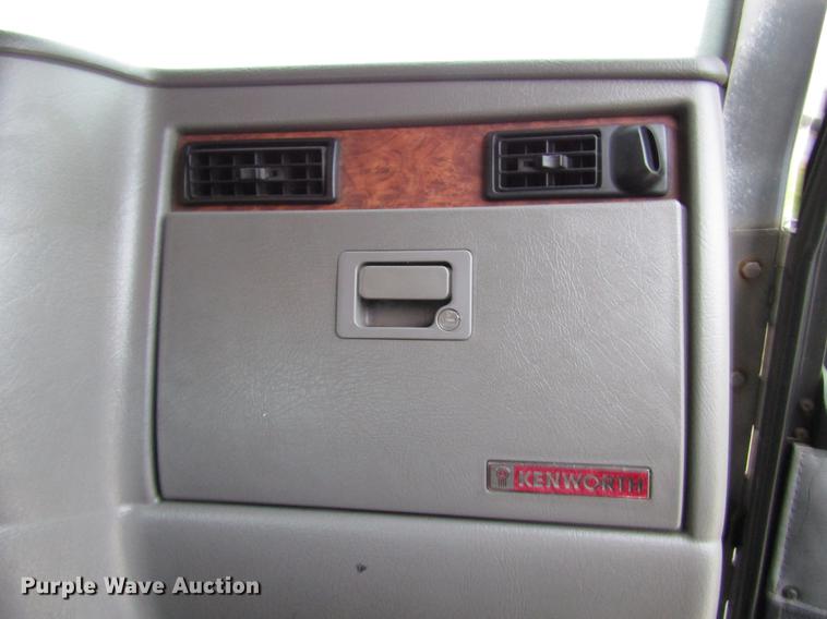 image for item DD3921 2003 Kenworth T300 flatbed truck