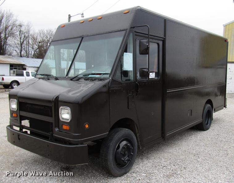 image for item DD3922 1999 Freightliner MT45 delivery truck