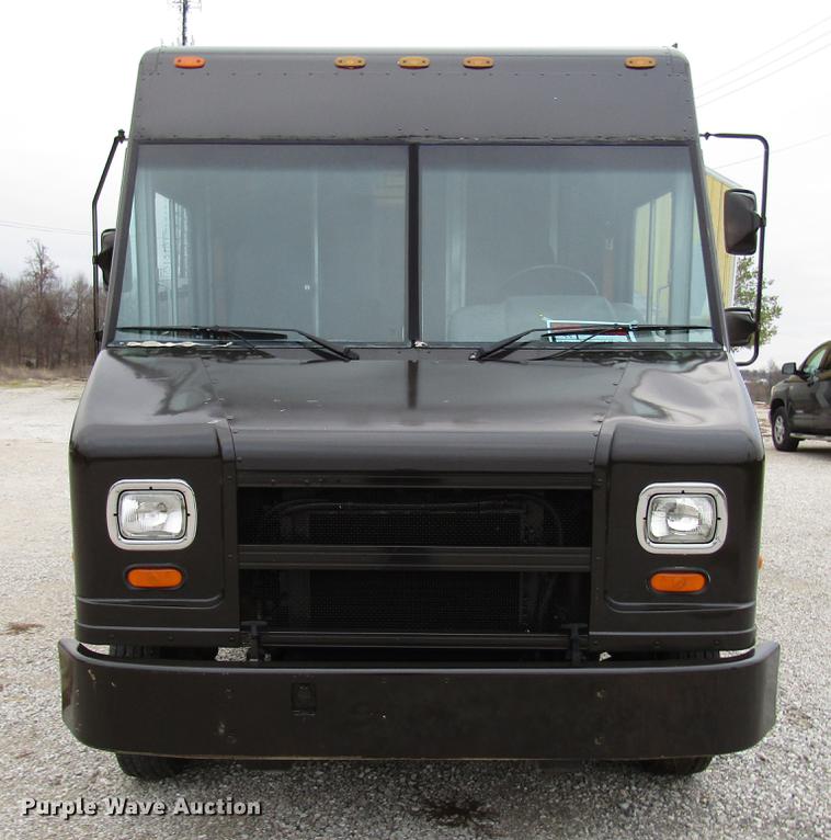image for item DD3922 1999 Freightliner MT45 delivery truck