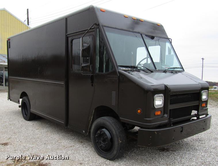 image for item DD3922 1999 Freightliner MT45 delivery truck