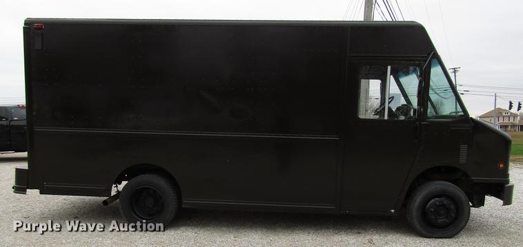 image for item DD3922 1999 Freightliner MT45 delivery truck