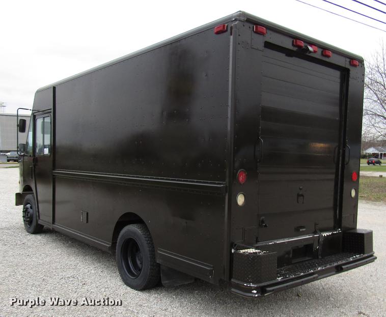 image for item DD3922 1999 Freightliner MT45 delivery truck