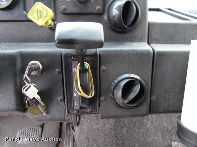 image for item DD3922 1999 Freightliner MT45 delivery truck