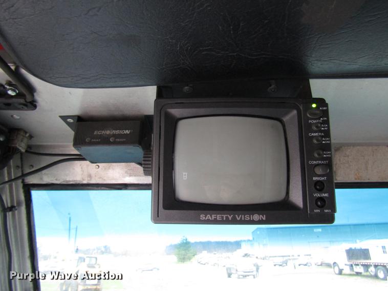 image for item DD3922 1999 Freightliner MT45 delivery truck