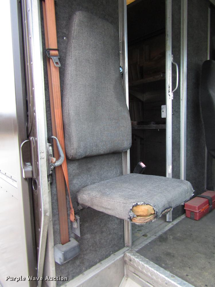 image for item DD3922 1999 Freightliner MT45 delivery truck