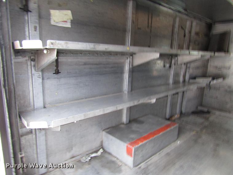 image for item DD3922 1999 Freightliner MT45 delivery truck