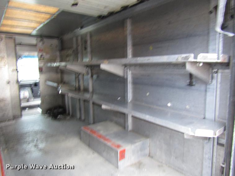 image for item DD3922 1999 Freightliner MT45 delivery truck