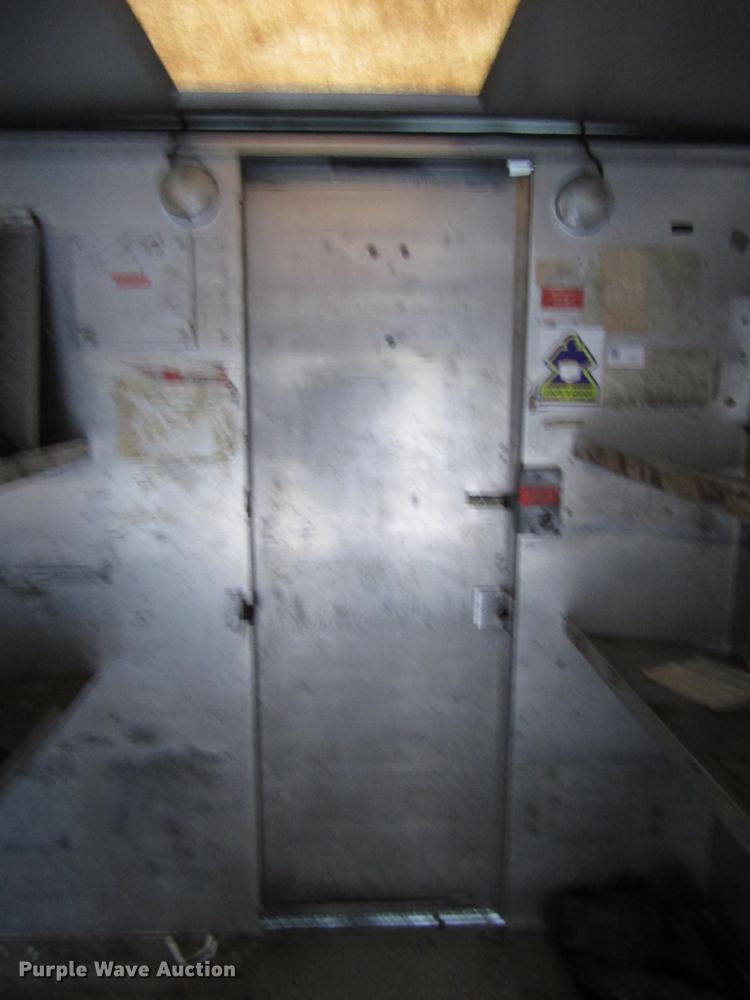 image for item DD3922 1999 Freightliner MT45 delivery truck