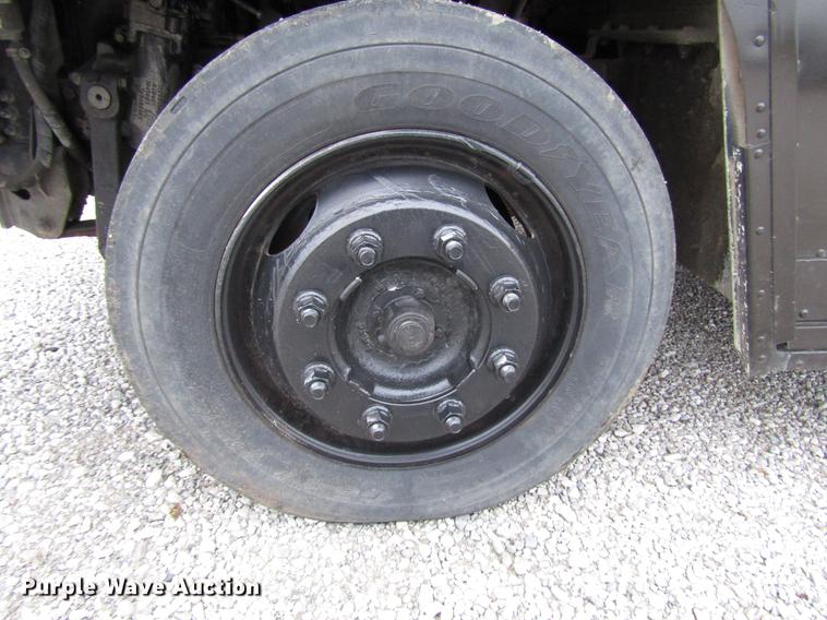 image for item DD3922 1999 Freightliner MT45 delivery truck