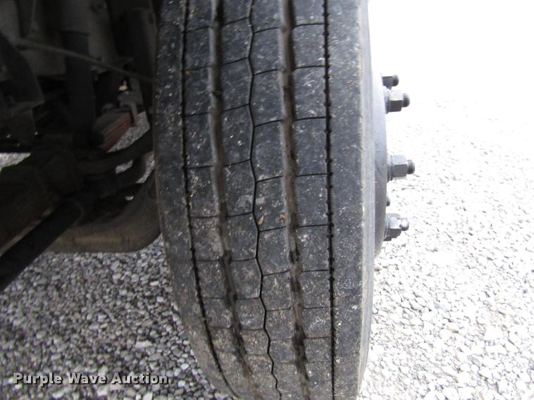 image for item DD3922 1999 Freightliner MT45 delivery truck