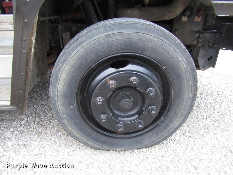 image for item DD3922 1999 Freightliner MT45 delivery truck