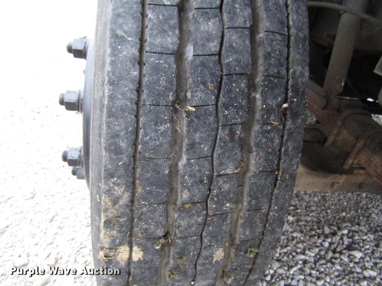 image for item DD3922 1999 Freightliner MT45 delivery truck