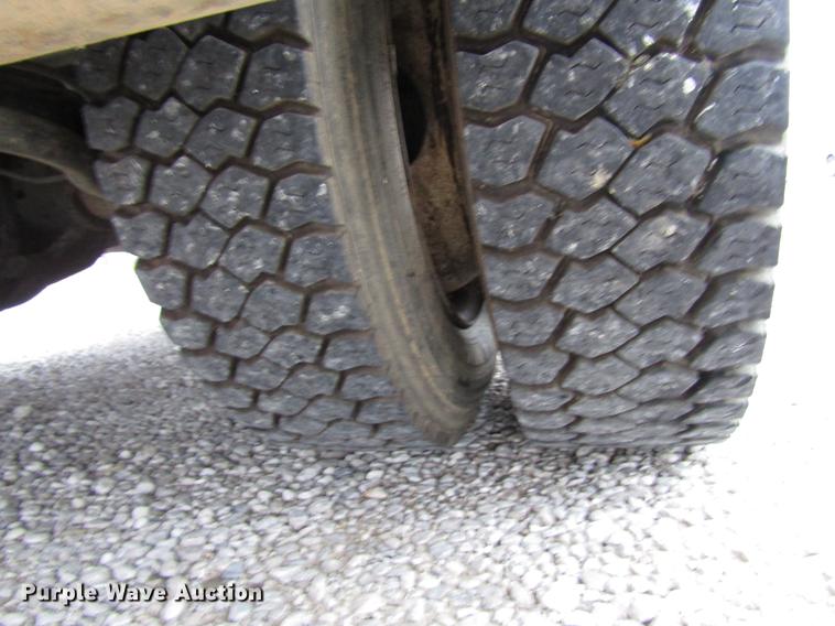 image for item DD3922 1999 Freightliner MT45 delivery truck