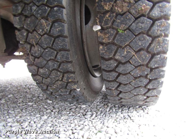 image for item DD3922 1999 Freightliner MT45 delivery truck